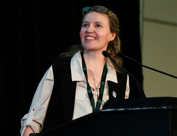 La professeure Fanie Pelletier, du D&eacute;partement de biologie, a parl&eacute; de son exp&eacute;rience en service conseil scientifique aupr&egrave;s des gouvernements pour la gestion des esp&egrave;ces en p&eacute;ril.