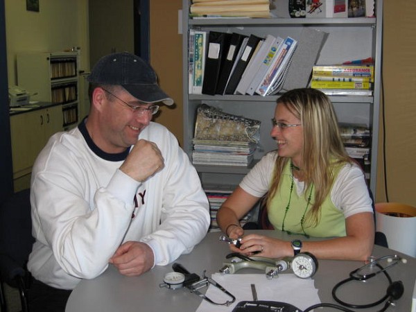 Un contact senti et vrai avec le patient a un r&eacute;el effet physiologique sur celui-ci.