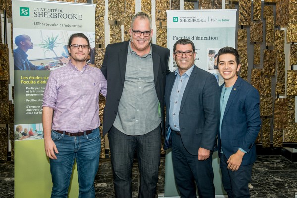Les r&eacute;cipiendaires d'une bourse doctorale du CRSH David Baril, Pedro Mendon&ccedil;a et Santiago Perez Bedoya, en compagnie du doyen (3e). Absente :&nbsp;Aude Maltais-Landry.