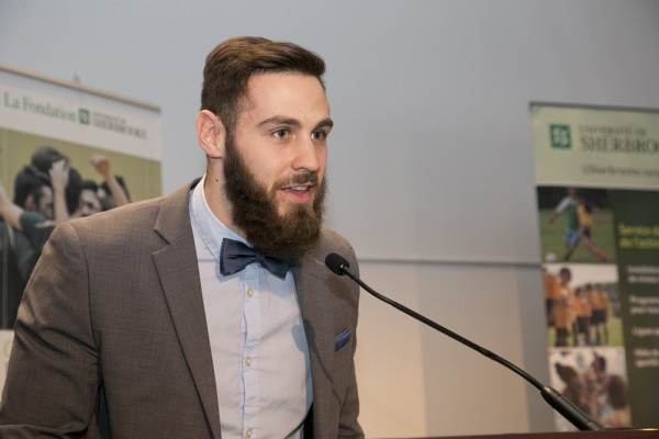 J&eacute;r&eacute;mi Roch a pris la parole au nom de tous les &eacute;tudiants athl&egrave;tes du Vert & Or.