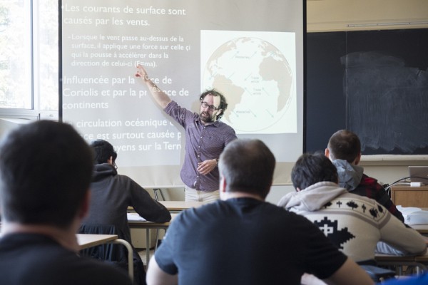 Plus de 90 % des d&eacute;partements de l'UdeS offrent des cours o&ugrave; les enjeux de d&eacute;veloppement durable sont au programme.