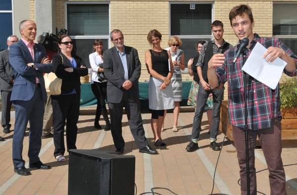 Arnaud Messier-Maynard, instigateur du projet de jardin expose les &eacute;tapes qui ont men&eacute; &agrave; sa r&eacute;alisation