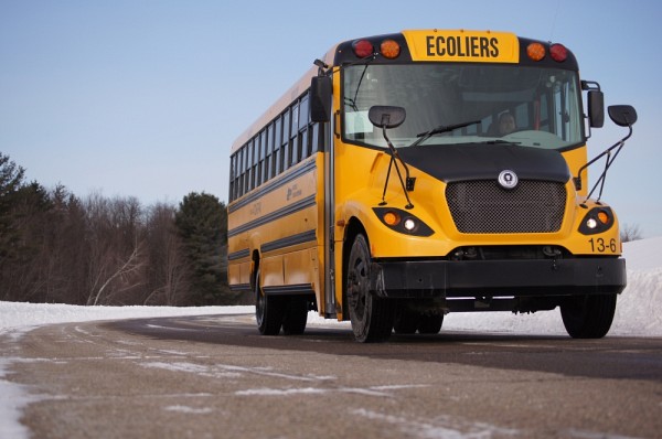 Le premier autobus 100 % &eacute;lectrique et 100 % qu&eacute;b&eacute;cois, produit par les Autobus Lions &agrave; Saint-J&eacute;r&ocirc;me, a r&eacute;cemment &eacute;t&eacute; achet&eacute; par le Commission scolaire de Laval. Il devrait circuler prochainement sur nos routes.