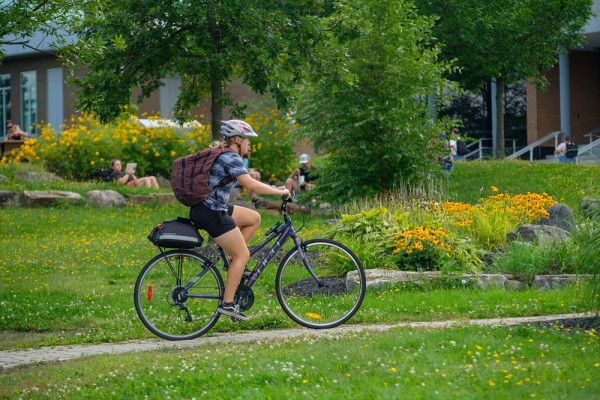Le v&eacute;lo est de plus en plus populaire pour se rendre au Campus principal.