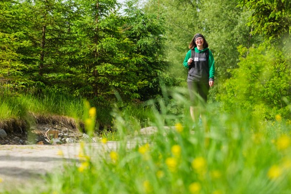 Pour Jacqueline Trottier, la marche est un choix &eacute;vident pour se rendre au Campus principal lorsque les beaux jours arrivent.