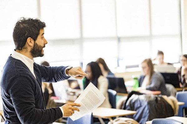 Tenir compte des ODD d&egrave;s le d&eacute;part dans la formation universitaire assure une rel&egrave;ve plus responsable et pr&ecirc;te &agrave; agir.