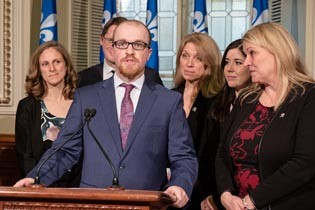 L'un des &eacute;tudiants derri&egrave;re le d&eacute;p&ocirc;t du projet de loi visant &agrave; contrer l'obsolescence programm&eacute;e.