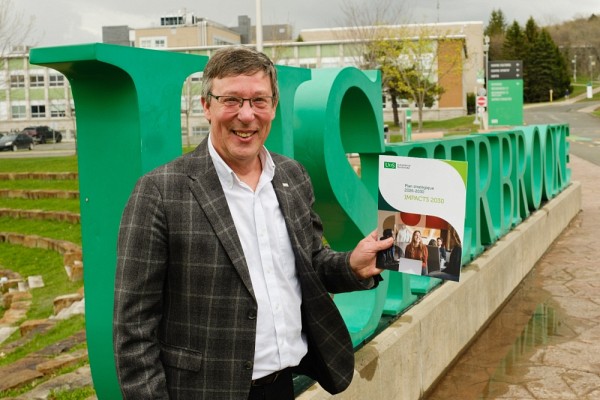 Pour le recteur de l'UdeS, le professeur Jean-Pierre Perreault, IMPACTS 2030 repr&eacute;sente le fondement solide dont l'Universit&eacute; a besoin pour poursuivre son d&eacute;veloppement.