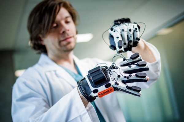 Des travaux comme ceux de la Chaire de recherche interdisciplinaire en restauration neurologique, qui visent &agrave; redonner de la&nbsp;mobilit&eacute; apr&egrave;s une paralysie, transforment la recherche en retomb&eacute;es concr&egrave;tes pour les communaut&eacute;s.