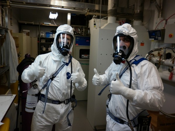 Guillaume Bertrand en compagnie d'Hubert Pelletier&nbsp;lors d'une intervention sur un r&eacute;acteur d&rsquo;&eacute;pitaxie.