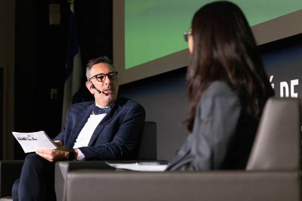 C'est le vice-doyen aux &eacute;tudes m&eacute;dicales pr&eacute;doctorales de la FMSS, le Pr &Eacute;ric Lavoie, qui a anim&eacute; l'entretien de type &laquo;&nbsp;entrevue&nbsp;&raquo;.&nbsp;