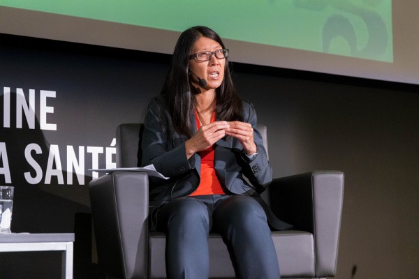 La docteure Liu incite &agrave; ne plus fermer les yeux sur la guerre et les autres trag&eacute;dies qui plongent des communaut&eacute;s enti&egrave;res dans une d&eacute;tresse sans nom.&nbsp;