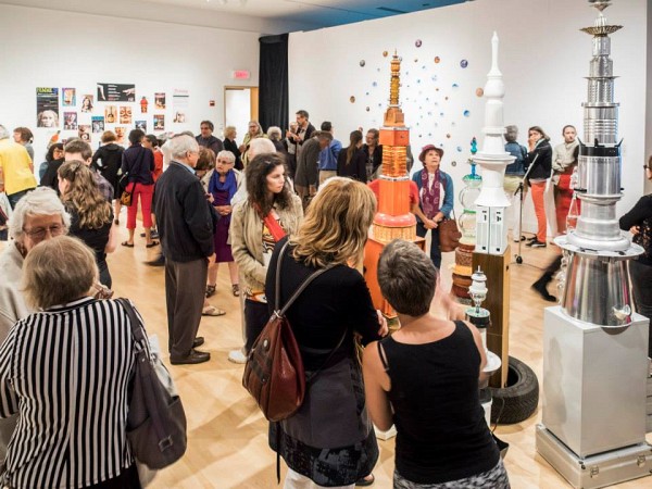 Vernissage de l'exposition Tour de table, pr&eacute;sent&eacute;e par les finissantes et finissants du dipl&ocirc;me de 2e&nbsp;cycle en pratiques artistiques actuelles de l'UdeS.