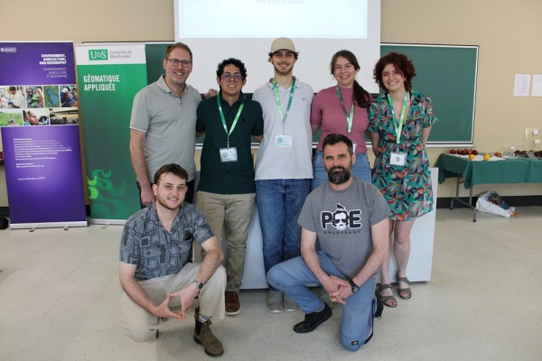 Comit&eacute; organisateur de gauche &agrave; droite : Matthew Peros, C&eacute;sar Arturo Vera Florez, Ga&euml;l Machemin, Camille L&eacute;vesque, Lucile Cosyn. Rang&eacute;e du bas&nbsp;: Loek Pascaud, Fr&eacute;d&eacute;ric Bouchard. (Photo fournie)