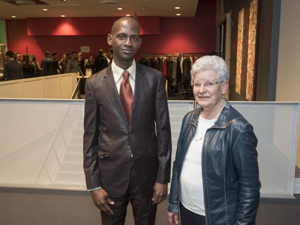 Suzanne Philips-Nootens en compagnie de Sahi Justin Houngnibo. 