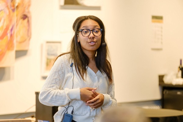 Od&eacute;lie Bernier-Makola, de l'&Eacute;cole de gestion, sacr&eacute;e coup de c&oelig;ur du public pour sa prestation.