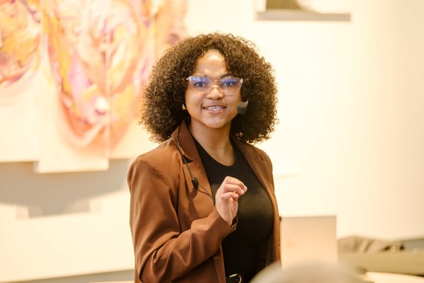 Agn&egrave;s Flora Djampou Yothe, &eacute;tudiante en g&eacute;nie chimique et biotechnologique, gagnante de l'&eacute;dition locale du concours.
