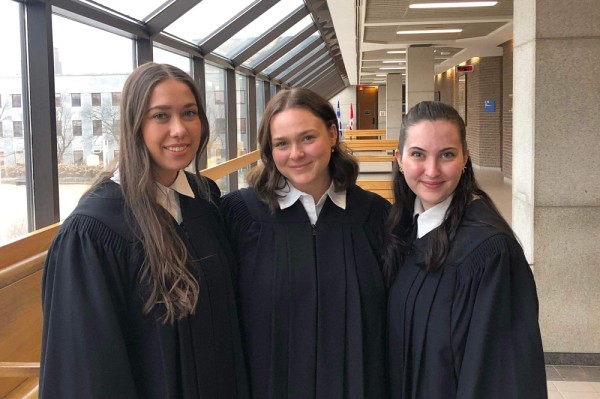 &Eacute;mily Th&eacute;riault, Sophie Martel et Jade Couture