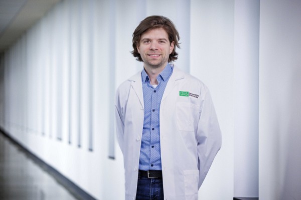 Christian Iorio-Morin, professeur-chercheur au D&eacute;partement de chirurgie et au CRCHUS