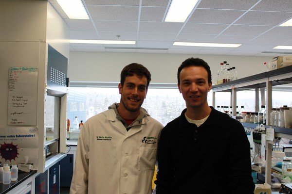 C'est sous la supervision du Dr Martin Bisaillon du Pavillon de recherche appliqu&eacute;e sur le cancer que Laurent Fafard-Couture a r&eacute;alis&eacute; les clonages mol&eacute;culaires requis pendant son second stage.