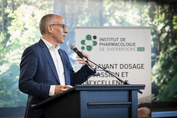 Le recteur de l'UdeS, le Pr Pierre Cossette, a livr&eacute; un discours touchant lors de l'&eacute;v&eacute;nement.
