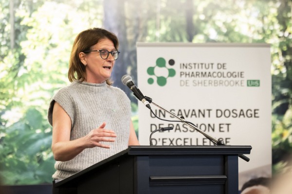 La Pre Nathalie Rivard, vice-doyenne &agrave; la recherche, aux &eacute;tudes sup&eacute;rieures et &agrave; l'innovation (FMSS) a pr&eacute;sent&eacute; la chaire &Eacute;ric-Marsault et son premier titulaire.