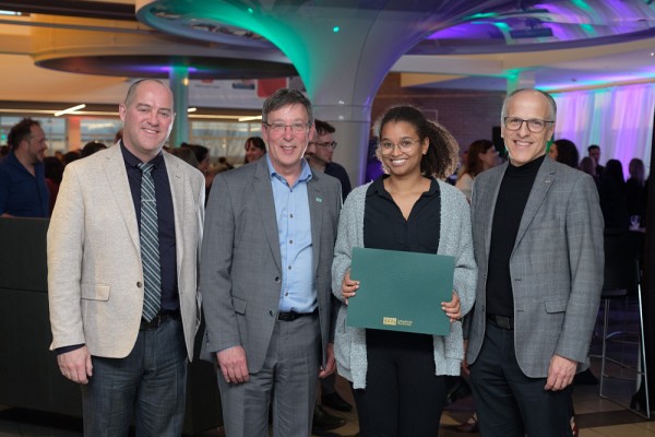 Chlo&eacute;-Aminata Gauvin-Ndiaye a r&eacute;alis&eacute; sa th&egrave;se sous la direction du professeur Andr&eacute;-Marie Tremblay, du D&eacute;partement de physique de la Facult&eacute; des sciences. Elle est laur&eacute;ate du Prix de la meilleure th&egrave;se de doctorat dans la Cat&eacute;gorie Sciences naturelles et g&eacute;nie.