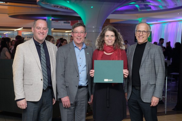 Aude Maltais-Landry a r&eacute;alis&eacute; sa th&egrave;se sous la direction de la professeure Sabrina Moisan, du D&eacute;partement de p&eacute;dagogie de la Facult&eacute; d&rsquo;&eacute;ducation de l&rsquo;UdeS, et du professeur Steven High, du D&eacute;partement d&rsquo;histoire de l&rsquo;Universit&eacute; Concordia. Elle est laur&eacute;ate du Prix de la meilleure th&egrave;se de doctorat dans la cat&eacute;gorie Sciences humaines et sociales.