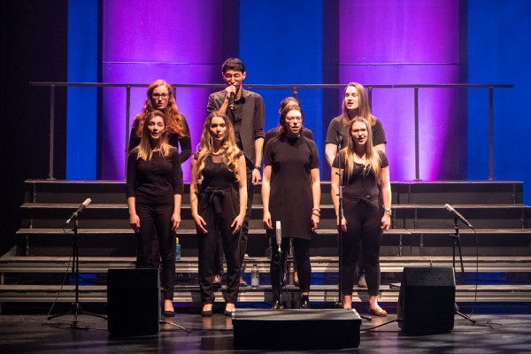 Le d&eacute;voilement s&rsquo;est d&eacute;roul&eacute; au rythme du groupe vocal Sherbellas, le premier ensemble a capella officiel &agrave; l&rsquo;UdeS.