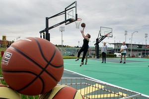 Nouveau terrain de basketball au Campus principal