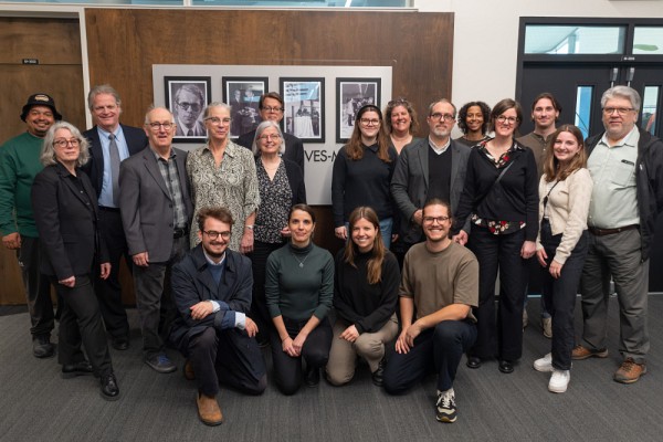 Plusieurs membres de la famille Martin, dans le Hall du Rectorat Yves-Martin.