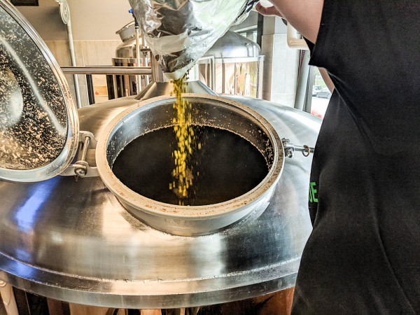 La contribution du Siboire comprend un don en argent, un don en &eacute;quipements, un don en mati&egrave;res premi&egrave;res ainsi qu'une offre d'expertise.