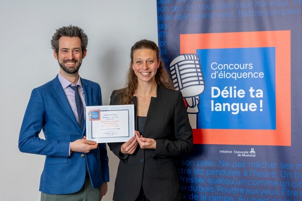 Andr&eacute;ane, recevant le Grand Prix Antidote de l&rsquo;&eacute;loquence (5000 $) offert par&nbsp;Druide informatique, partenaire &eacute;m&eacute;rite du concours, repr&eacute;sent&eacute; par Jean-Guillaume Dumont.