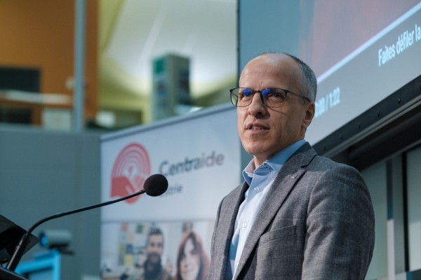 Le professeur&nbsp;et recteur, M. Pierre Cossette.