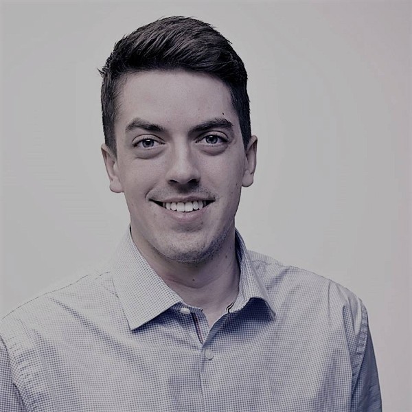 Jean-Simon Campbell, dipl&ocirc;m&eacute; de l&rsquo;&Eacute;cole de politique appliqu&eacute;e aujourd&rsquo;hui associ&eacute; chez DACTYLO communication design.
