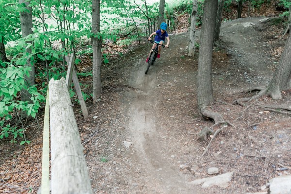 Les donn&eacute;es d&eacute;montrent que les jeunes au Canada bougent moins qu'avant.