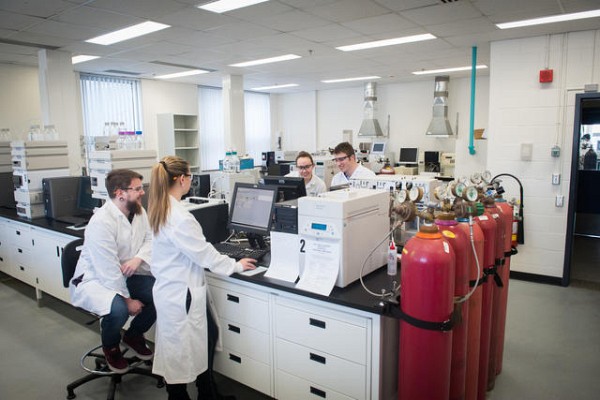 Laboratoire de chimie analytique instrumentale.