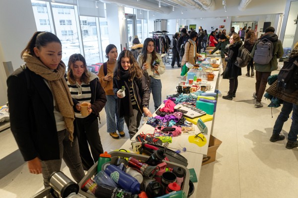 La bazar se d&eacute;roulait au rez-de-jardin du pavillon de la Vie &eacute;tudiante.