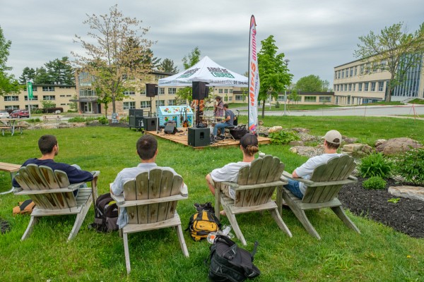 Des midis artistiques et musicaux gratuits se tiennent en septembre.