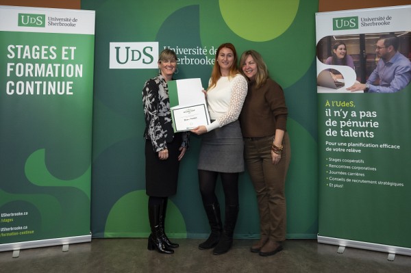 De gauche &agrave; droite : Isabelle Dionne, vice-rectrice aux &eacute;tudes et &agrave; la vie &eacute;tudiante, St&eacute;phanie Lagac&eacute;, conseill&egrave;re en d&eacute;veloppement professionnel, Suzanne Lalande, conseill&egrave;re au Programme pour l'inclusion des personnes &eacute;tudiantes en situation de handicap (PIPESH)