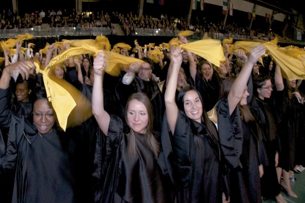 Quelque 3938&nbsp;dipl&ocirc;m&eacute;es et dipl&ocirc;m&eacute;s prenaient part &agrave; la c&eacute;r&eacute;monie du 23&nbsp;septembre.