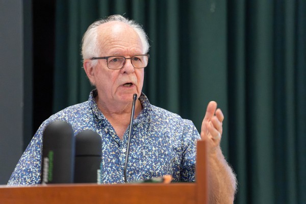 Le professeur &eacute;m&eacute;rite Claude Lessard de l'Universit&eacute; de Montr&eacute;al