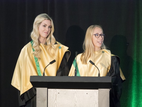 Les porte-paroles de la cohorte 2016 : Loriane Richard et Davina Bastarache.