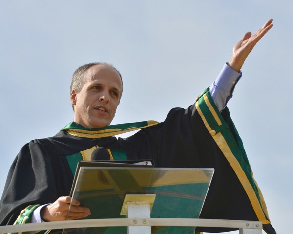 Le doyen de la Facult&eacute; de m&eacute;decine et des sciences de la sant&eacute;, Pierre Cossette