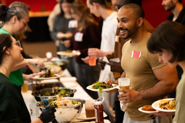 Les personnes pr&eacute;sentes ont pu se r&eacute;galer d&rsquo;un repas traditionnel du temps des F&ecirc;tes.