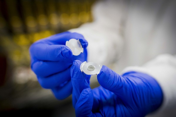 La cible solide d&eacute;velopp&eacute;e par la l'&eacute;quipe de la Pre Gu&eacute;rin qui permet de produire le&nbsp;68Ga &agrave; grande &eacute;chelle par cyclotron.