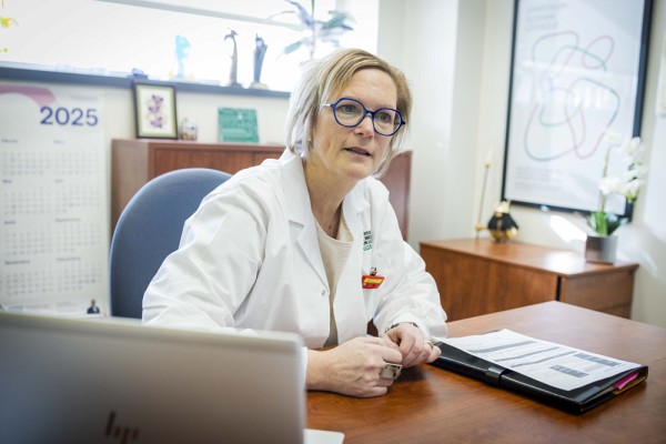 La Pre Brigitte Gu&eacute;rin, professeure-chercheuse &agrave; l&rsquo;IRCUS et au D&eacute;partement des sciences de l&rsquo;imagerie m&eacute;dicale et des radiations &agrave; la Facult&eacute; de m&eacute;decine et des sciences de la sant&eacute;.