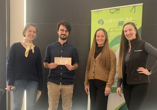 R&eacute;cipiendaire du 2e prix : F&eacute;lix-Antoine Trifiro, accompagn&eacute; des repr&eacute;sentantes de VWR ainsi que de notre invit&eacute;e L&eacute;a Kaufmann