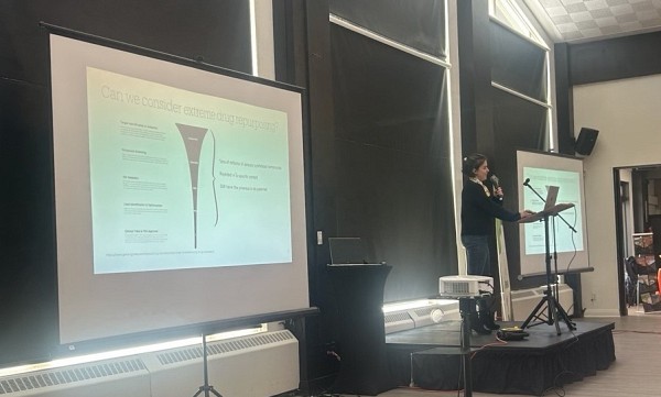 L&eacute;a Kaufmann, R&eacute;cipiendaire du 1er prix de la Journ&eacute;e Simon-Pierre No&euml;l en 2024 &agrave; l'Universit&eacute; de Montr&eacute;al