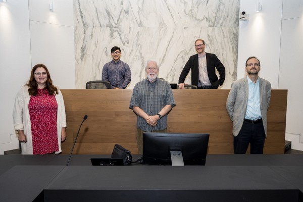 De gauche &agrave; droite, Alexandra Bouchard et Nicolas Proulx, &eacute;tudiants-chercheurs au CrRDG, en compagnie des professeurs Pierre Patenaude, Guillaume Rousseau et Marc Chevrier.